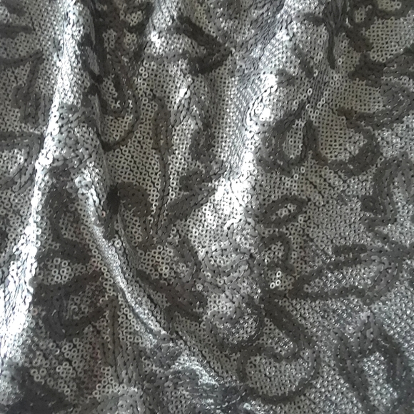 ISAL BED OLLËN. Sequin Sleeveless Designer Top. Silver. Size S - Picture 13 of 16